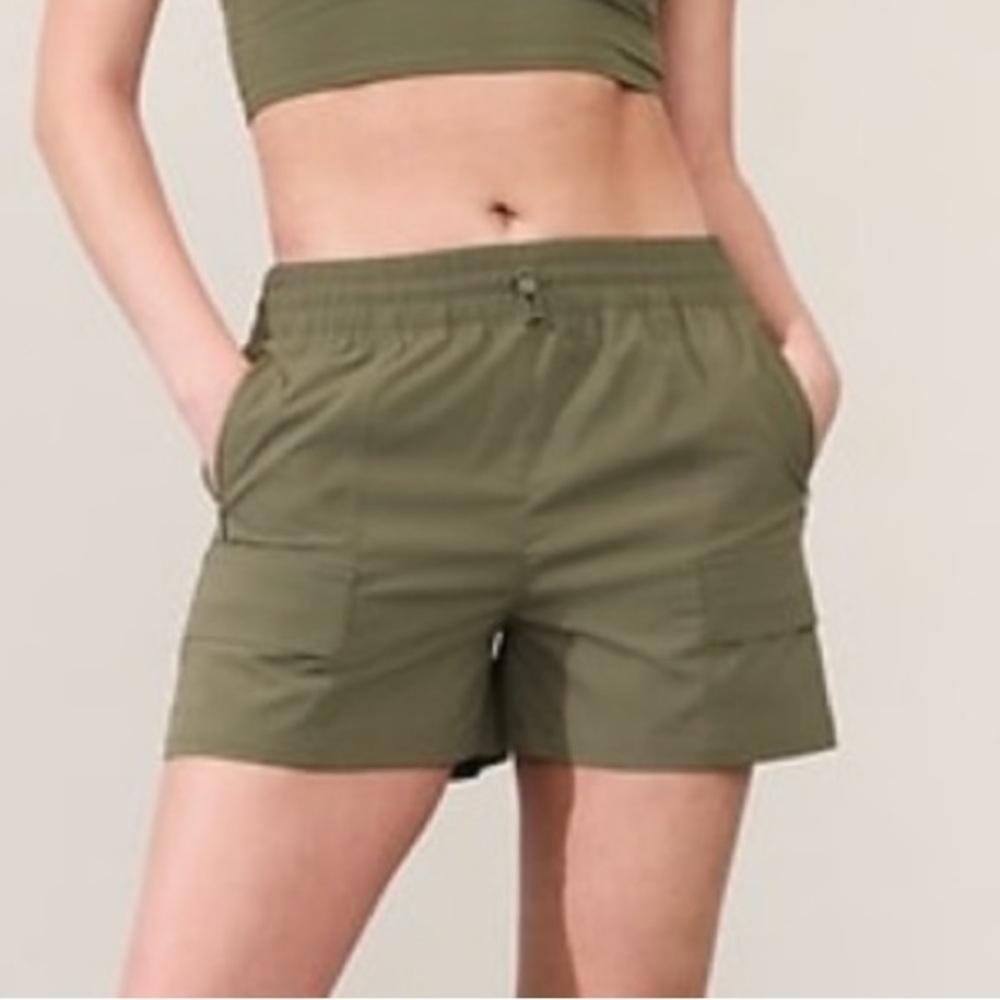 Athleta Cascade Cargo Shorts